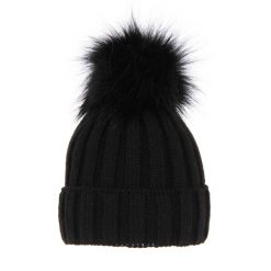 Czapka Zimowa z Pomponem Damska - Czarna. Czarne czapki i kapelusze damskie Molly, na zimę, bez wzorów, z materiału. Za 59.90 zł.