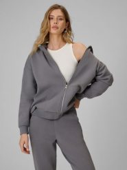 4F Bluza dresowa regular z kapturem damska - szara L. Szare bluzy damskie 4f, l, bez wzorów, z dresówki, z kapturem. Za 179.99 zł.