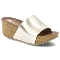 Klapki damskie Armodo, cholewka ze skóry naturalnej wsuwane i na wysokim koturnie, złote, 40291. Żółte sandały damskie Armodo, bez wzorów, ze skóry, bez obcasa, na koturnie, bez zapięcia. Za 229.00 zł.