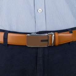 Pasek męski skórzany 3,5 cm klamra automatyczna Beltimore camelowy 02-585 : Kolory - brązowy, beżowy, Rozmiar pasków - r.115-130 cm. Brązowe paski damskie bez wzorów, ze skóry, wizytowe. Za 64.99 zł.