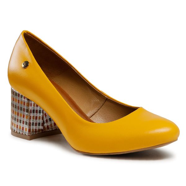 Czółenka Maciejka. Żółte czółenka damskie Maciejka, bez wzorów, bez obcasa, bez zapięcia. Za 299.99 zł.