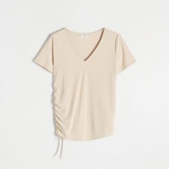 Bluzka z modalem - beżowy. Brązowe bluzki damskie Reserved, l, bez wzorów, z dzianiny, bez kołnierzyka, bez ramiączek. Za 79.99 zł.