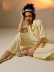 Błyszczące baleriny z cekinami - brązowy. Brązowe baleriny damskie Sinsay, bez wzorów, bez obcasa. Za 49.99 zł.