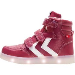 Sneakersy dziewczęce Hummel Stadil Flash. Czerwone buty sportowe dziewczęce Hummel, bez wzorów, bez zapięcia. Za 284.50 zł.