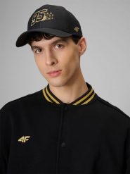 4F Czapka z daszkiem snapback uniseks 4F x Bartosz Zmarzlik - czarna S/M. Czarne czapki i kapelusze damskie 4f, bez wzorów, z bawełny, klasyczne. Za 119.99 zł.