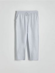 Spodnie jogger z lnem - jasnoniebieski. Niebieskie spodnie materiałowe męskie Reserved, bez wzorów, z tkaniny. W wyprzedaży za 139.99 zł.