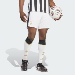 Spodenki podstawowe Juventus 26/27. Białe szorty męskie Adidas, xl, bez wzorów, z materiału, klasyczne. Za 199.00 zł.