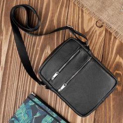 Saszetka męska skórzana torba męska na ramię czarna Abruzzo ABR-05. Czarne saszetki męskie bez wzorów, z nylonu, na ramię. Za 139.99 zł.