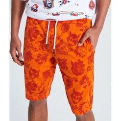 Szorty z nadrukiem all over - Pomarańczowy. Szorty męskie marki Cropp. Za 69.99 zł.