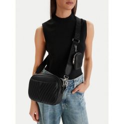 Torebka Guess Jeans. Czarne torebki do ręki damskie Guess Jeans, z aplikacjami, z jeansu, bez dodatków. Za 229.99 zł.