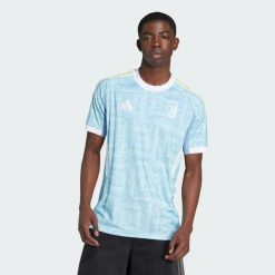 Koszulka Juventus 25/26 Away. Niebieskie koszulki sportowe męskie Adidas, bez wzorów, bez kołnierzyka, bez ramiączek, do piłki nożnej. Za 425.55 zł.