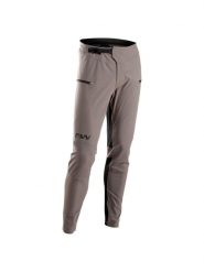 Spodnie rowerowe NORTHWAVE Bomb Long Pant beżowy. Brązowe spodnie sportowe męskie Northwave, l, bez wzorów, z materiału, rowerowe. Za 500.00 zł.