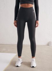 Damskie legginsy bezszwowe, prążkowane, wysoki stan, squat proof ciemnoszare. Szare legginsy damskie Aim'n, xs, bez wzorów, z dzianiny. Za 258.00 zł.