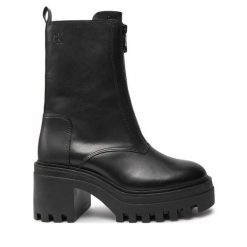 Botki Calvin Klein Jeans. Czarne botki damskie Calvin Klein Jeans, z jeansu, bez obcasa, na słupku, bez zapięcia. Za 749.99 zł.