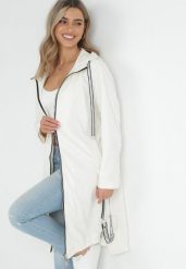 Jasnobeżowy Płaszcz za Kolano z Kapturem Katine. Brązowe płaszcze damskie Born2be, l, z aplikacjami, eleganckie, z kapturem. Za 259.99 zł.