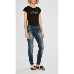 Guess Jeans - Jeansy. Jeansy damskie marki Guess Jeans. W wyprzedaży za 399.90 zł.