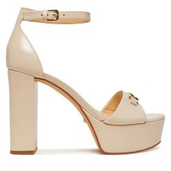 Sandały Guess. Sandały damskie Guess, z aplikacjami, bez obcasa, na słupku, bez zapięcia. Za 529.99 zł.