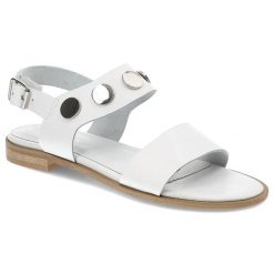 Białe Sandały Chebello Damskie Modne Buty Letnie. Białe sandały damskie CheBello, z aplikacjami, ze skóry, bez obcasa, na obcasie, bez zapięcia. Za 209.00 zł.