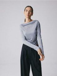 Bluzka z modalem - jasnoszary. Szare bluzki damskie Reserved, l, bez wzorów, z dzianiny, bez kołnierzyka, bez ramiączek. Za 129.99 zł.