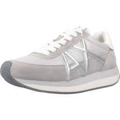 Buty ARMANI EXCHANGE XW002151 AF1939 Srebrny. Szare obuwie sportowe damskie Armani Exchange, bez wzorów, z tkaniny, trekkingowe. Za 592.99 zł.