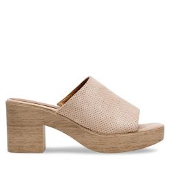 Klapki Clara Barson. Brązowe klapki damskie Clara Barson, bez wzorów, bez obcasa. Za 99.99 zł.