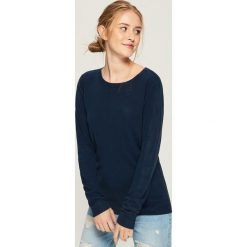 Sweter basic - Niebieski. Swetry damskie Sinsay. W wyprzedaży za 19.99 zł.