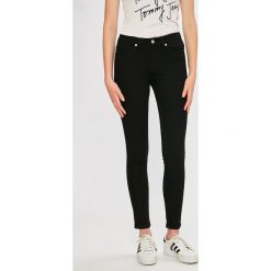 Calvin Klein Jeans - Jeansy CKJ 001. Jeansy damskie marki Calvin Klein Jeans. W wyprzedaży za 319.90 zł.