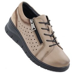 Skórzane półbuty damskie ażurowe na koturnie beżowe Vinceza 39977. Brązowe półbuty damskie VINCEZA, w ażurowe wzory, ze skóry, sportowe, bez obcasa, na koturnie, bez zapięcia. Za 189.99 zł.