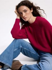 Sweter z wiskozą - fuksja. Czerwone swetry damskie Reserved, l, bez wzorów, z dzianiny, bez kołnierzyka, bez ramiączek, bez kaptura. Za 109.99 zł.