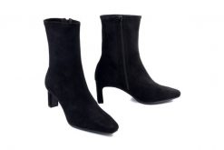 Wonders M-6302 negro, botki damskie. Czarne botki damskie Wonders, bez obcasa, na obcasie, bez zapięcia. Za 679.90 zł.