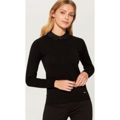 Sweter z ozdobnym kołnierzykiem - Czarny. Czarne swetry damskie Mohito. Za 99.99 zł.