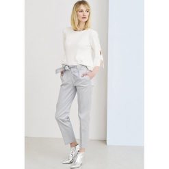 FemeStage by Eva Minge - Spodnie. Niebieskie legginsy damskie FemeStage by Eva Minge, bez wzorów, z bawełny. W wyprzedaży za 139.90 zł.
