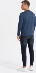 Ombre Longsleeve męski z nadrukiem w stylu collegowym - niebieski V2 OM-LSPT-0117 S. Niebieskie bluzki z długim rękawem męskie Ombre, m, bez wzorów, bez kołnierzyka. Za 39.99 zł.