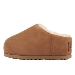 UGG Pumped Slide Chestnut. Brązowe śniegowce i trapery damskie UGG. Za 1,654.91 zł.