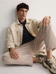 Koszulka polo regular fit - ciemnoszary. Szare koszulki polo męskie Reserved, l, bez wzorów, z bawełny, bez ramiączek. W wyprzedaży za 49.99 zł.