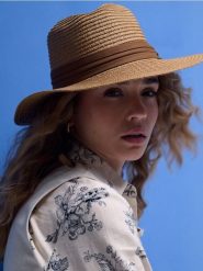 Pleciony kapelusz - beżowy. Brązowe czapki i kapelusze damskie Sinsay, bez wzorów. Za 25.99 zł.