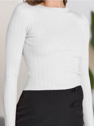 Sweter w prążek - kremowy. Białe swetry damskie Sinsay, l, bez wzorów, z materiału, bez kołnierzyka, bez ramiączek, bez kaptura. W wyprzedaży za 19.99 zł.