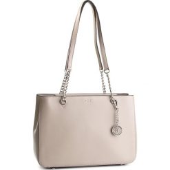 Szal DKNY - Bryant Lg Shppr Tote R74A3008 Fog FOG. Szaliki i chusty damskie marki DKNY. Za 1,199.00 zł.