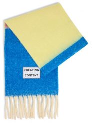 Verb To Do tkany szalik Kobiety Sztuczne włókno niebieski|żółty|różowy, ONE SIZE. Czerwone szaliki i chusty damskie Verb To Do, bez wzorów, z włókna. Za 139.95 zł.