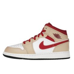 Buty do chodzenia dla dorosłych Air Jordan 1 Mid Light Curry Cardinal. Białe eleganckie półbuty Jordan, na wiosnę, z gore-texu, casualowe, bez zapięcia. Za 454.25 zł.