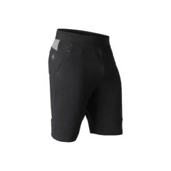 Spodenki długie do gimnastyki i pilatesu 900 slim męskie. Czarne szorty męskie DOMYOS, z bawełny. Za 79.99 zł.