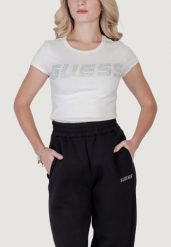 Koszulka crop top Kobieta GUESS ACTIVE KIARA SS. Czarne t-shirty damskie Guess Active, s, z aplikacjami, z lycry, casualowe, bez kołnierzyka. Za 188.05 zł.