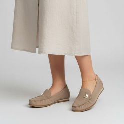 Mokasyny damskie Armodo, cholewka ze skóry naturalnej mokasynowa konstrukcja z dekoracyjną aplikacją miękka forma niska elastyczna podeszwa zapewniaj. Brązowe mokasyny damskie Armodo, ze skóry. Za 359.00 zł.