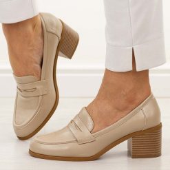 Beżowe mokasyny damskie na obcasie M.Daszyński 2201D-3. Brązowe mokasyny damskie M.Daszyński, ze skóry, biznesowe. Za 169.00 zł.