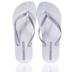 Damskie klapki Ipanema z paskiem w kształcie V, białe, 40. Białe klapki damskie Ipanema, bez wzorów, bez obcasa. Za 137.99 zł.