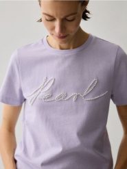 T-shirt z aplikacją - lawendowy. Fioletowe t-shirty damskie Reserved, l, z aplikacjami, z bawełny, bez kołnierzyka. W wyprzedaży za 35.99 zł.