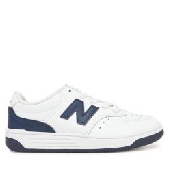 Sneakersy New Balance. Białe trampki i tenisówki chłopięce New Balance, bez wzorów, bez zapięcia. Za 139.99 zł.