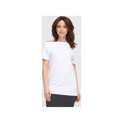 Bluzka z mini kominem. Białe bluzki damskie Caha, l, bez wzorów, z dzianiny, biznesowe, bez kołnierzyka, bez ramiączek. Za 149.00 zł.