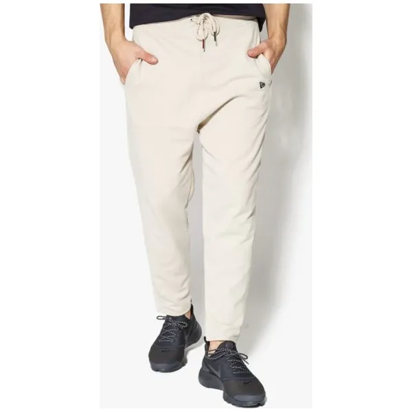 New Era Spodnie World Hood Jogger New Era Stone , beżowy, rozmiar M. Brązowe spodnie materiałowe męskie New Era, m, bez wzorów, z bawełny. W wyprzedaży za 139.99 zł.