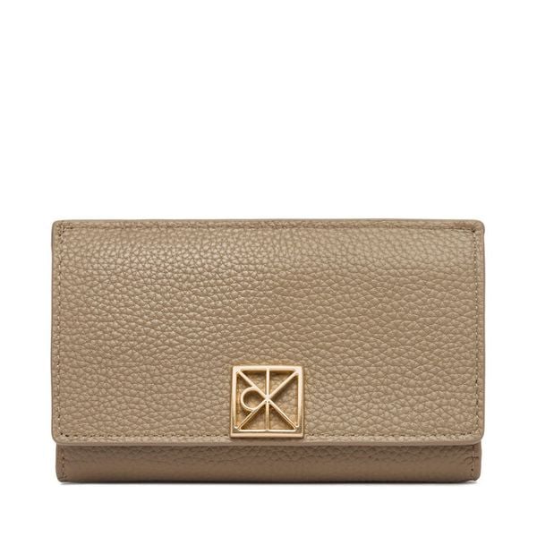 Portfel Calvin Klein. Brązowe portfele damskie Calvin Klein, bez wzorów. Za 152.99 zł.
